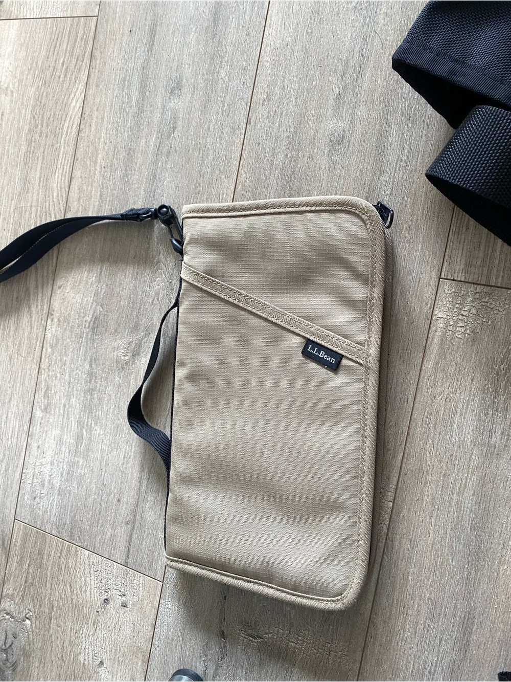 L.L. Bean Men's travel document Pouch in Khaki with Black Strap wristlet